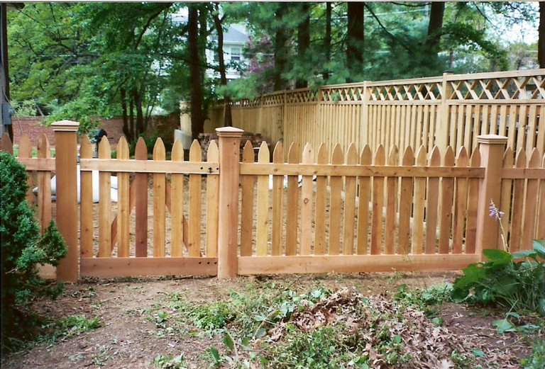 Gothic Picket Fence in Western Red Cedar